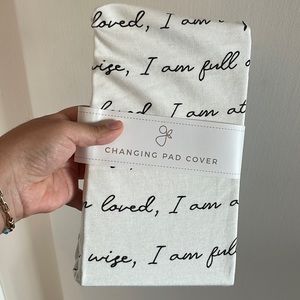 Goumi “You Are loved” changing pad cover